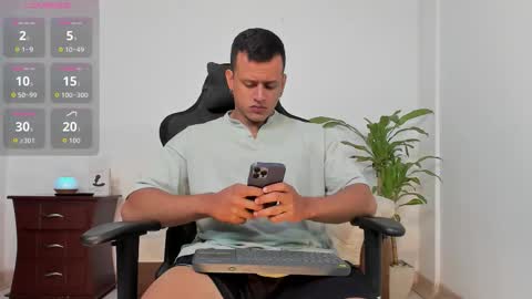 Snapshot of alex_tower chatting on October 11, 2025, 2:22 am Alex Towers online show from October 11, 2025, 2:22 am