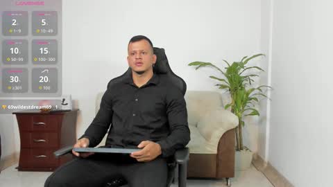 Snapshot of alex_tower chatting on November 2, 2025, 6:43 pm Alex Towers online show from November 2, 2025, 6:43 pm