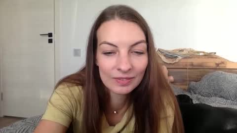 alexa_dreaam online show from October 3, 2025, 5:26 am