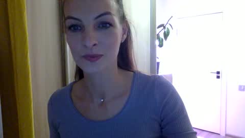 alexa_dreaam online show from October 8, 2025, 5:21 pm