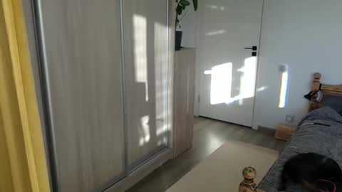alexa_dreaam online show from October 12, 2025, 6:34 am