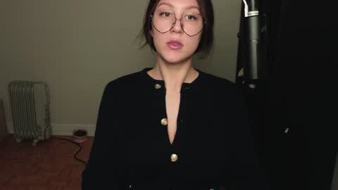 dont be afraid to click social media link its  working  just click on that  online show from December 28, 2024, 11:48 pm