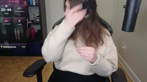 dont be afraid to click social media link its  working  just click on that  online show from November 6, 2025, 12:22 am