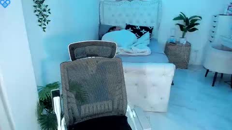 ALEXA    -    DONT FORGET TO FOLLOW AND RATE ME THUMBS UP online show from December 5, 2024, 11:38 am