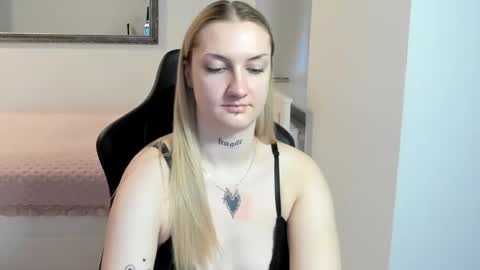 Snapshot of alexafragile chatting on January 17, 2026, 2:22 pm Alexa online show from January 17, 2026, 2:22 pm