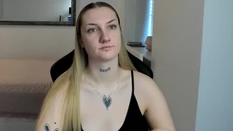 Snapshot of alexafragile chatting on February 3, 2026, 2:44 pm Alexa online show from February 3, 2026, 2:44 pm