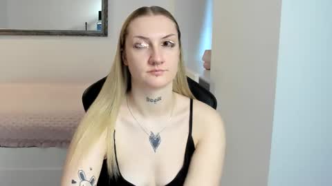 Snapshot of alexafragile chatting on February 4, 2026, 12:33 pm Alexa online show from February 4, 2026, 12:33 pm