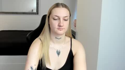 Snapshot of alexafragile chatting on February 9, 2026, 2:32 pm Alexa online show from February 9, 2026, 2:32 pm