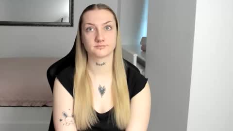 Snapshot of alexafragile chatting on February 11, 2026, 11:15 am Alexa online show from February 11, 2026, 11:15 am