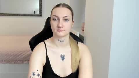 Snapshot of alexafragile chatting on February 13, 2026, 2:57 pm Alexa online show from February 13, 2026, 2:57 pm