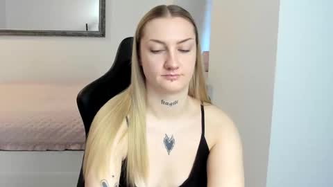 Snapshot of alexafragile chatting on February 14, 2026, 12:24 pm Alexa online show from February 14, 2026, 12:24 pm