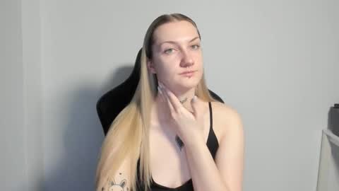 Snapshot of alexafragile chatting on February 22, 2026, 2:37 pm Alexa online show from February 22, 2026, 2:37 pm