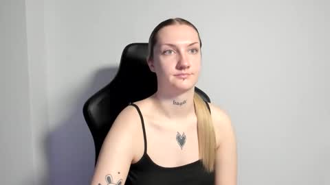 Snapshot of alexafragile chatting on February 27, 2026, 6:19 pm Alexa online show from February 27, 2026, 6:19 pm