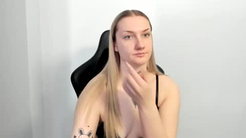 Snapshot of alexafragile chatting on March 3, 2026, 1:50 pm Alexa online show from March 3, 2026, 1:50 pm