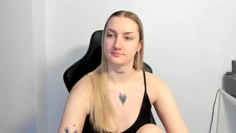 Snapshot of alexafragile chatting on March 4, 2026, 2:56 pm Alexa online show from March 4, 2026, 2:56 pm