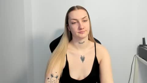 Snapshot of alexafragile chatting on March 6, 2026, 2:35 pm Alexa online show from March 6, 2026, 2:35 pm