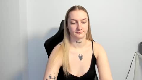 Snapshot of alexafragile chatting on March 7, 2026, 3:20 pm Alexa online show from March 7, 2026, 3:20 pm