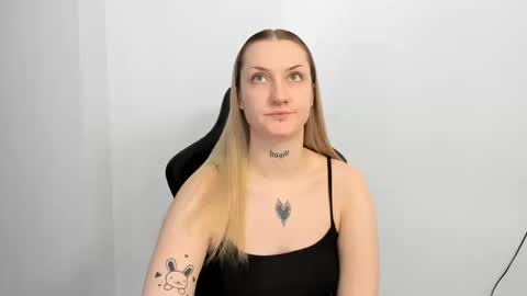 Snapshot of alexafragile chatting on March 11, 2026, 1:39 pm Alexa online show from March 11, 2026, 1:39 pm