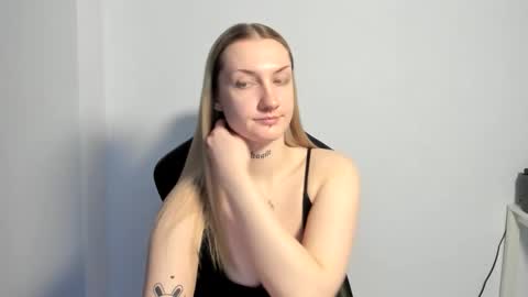 Snapshot of alexafragile chatting on March 17, 2026, 4:32 pm Alexa online show from March 17, 2026, 4:32 pm