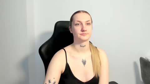 Snapshot of alexafragile chatting on April 9, 2026, 3:28 pm Alexa online show from April 9, 2026, 3:28 pm