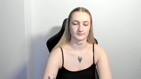 Snapshot of alexafragile chatting on April 11, 2026, 6:23 pm Alexa online show from April 11, 2026, 6:23 pm