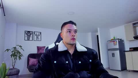 Snapshot of alexander_collin_ chatting on January 8, 2025, 1:52 pm Alex Collin online show from January 8, 2025, 1:52 pm