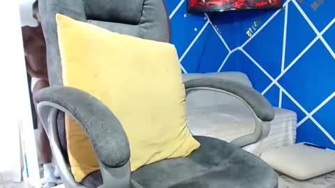 alexander online show from November 18, 2025, 1:04 pm