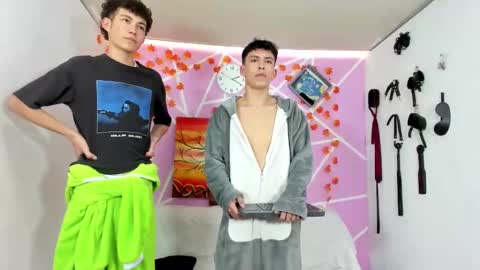 chicos hot online show from February 9, 2025, 7:19 pm