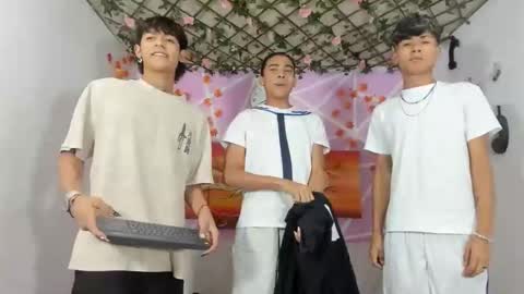 chicos hot online show from February 26, 2025, 1:11 am