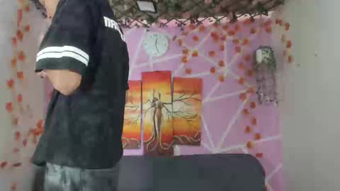 chicos hot online show from November 3, 2025, 2:51 pm