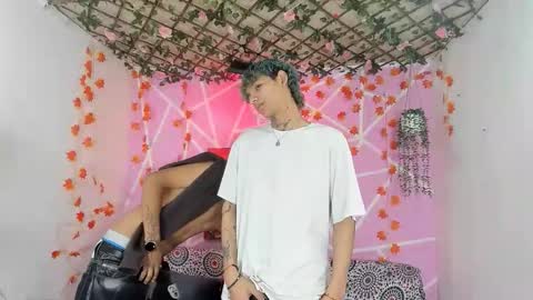 chicos hot online show from December 1, 2025, 2:22 pm