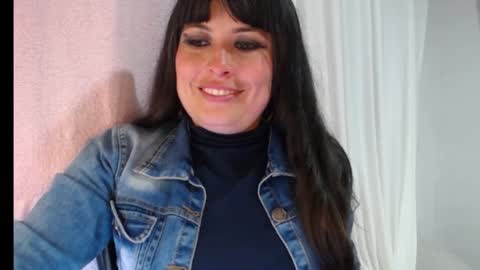 alexandrasaen online show from November 23, 2025, 3:28 am