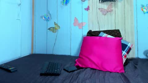 Snapshot of alexe_xx chatting on April 18, 2026, 2:37 am Alex online show from April 18, 2026, 2:37 am