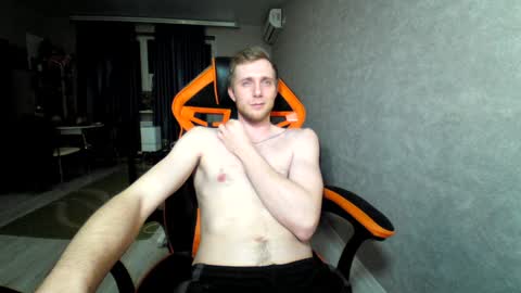 Snapshot of alexfox2018 chatting on February 7, 2025, 10:41 pm Alex online show from February 7, 2025, 10:41 pm