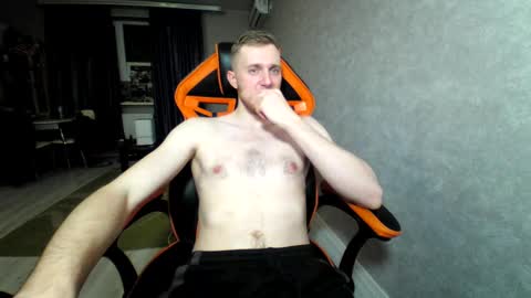 Snapshot of alexfox2018 chatting on February 18, 2025, 10:58 pm Alex online show from February 18, 2025, 10:58 pm