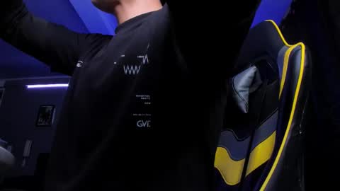 alexgiraldo__ online show from October 23, 2025, 2:33 am