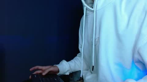 alexgiraldo__ online show from May 4, 2026, 12:23 pm