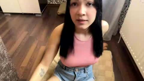 Emila online show from May 17, 2026, 9:06 am