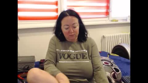 Snapshot of alexie33 chatting on December 21, 2025, 10:11 am alexie33 online show from December 21, 2025, 10:11 am