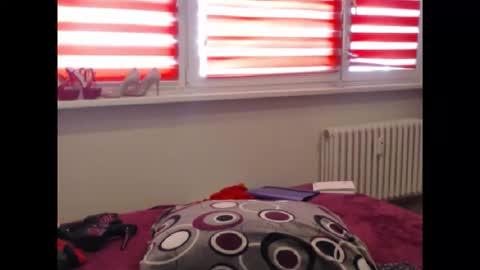 Snapshot of alexie33 chatting on April 5, 2026, 7:27 am alexie33 online show from April 5, 2026, 7:27 am