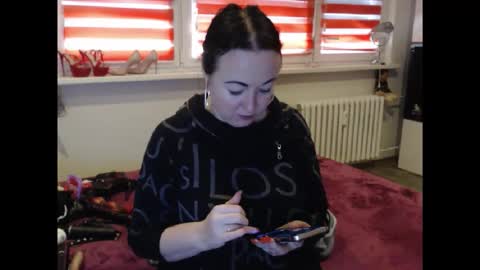 Snapshot of alexie33 chatting on April 8, 2026, 12:49 pm alexie33 online show from April 8, 2026, 12:49 pm