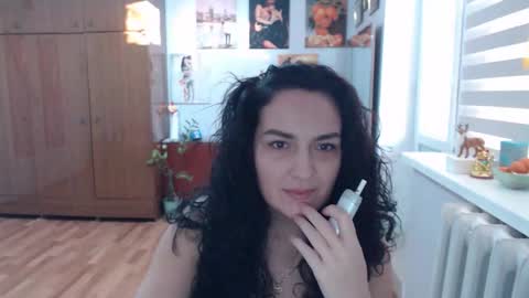 AlexisMillers online show from December 16, 2025, 1:27 pm