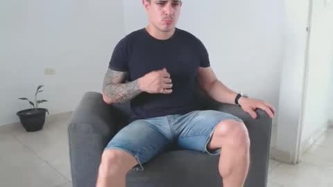 Snapshot of alexmaximuss chatting on January 19, 2025, 8:09 pm Maximuss online show from January 19, 2025, 8:09 pm