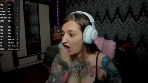 Snapshot of alexracc00n chatting on December 6, 2024, 11:47 pm Alex online show from December 6, 2024, 11:47 pm