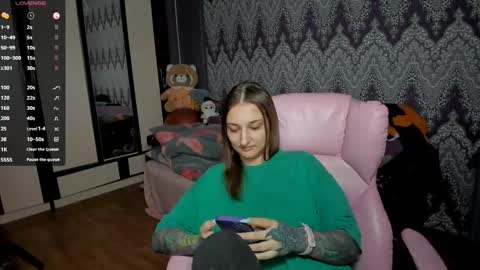 Snapshot of alexracc00n chatting on December 9, 2024, 4:45 am Alex online show from December 9, 2024, 4:45 am