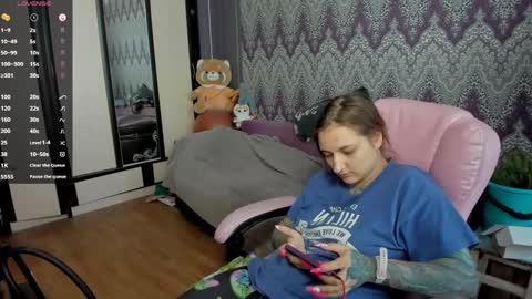 Snapshot of alexracc00n chatting on January 21, 2025, 6:00 am Alex online show from January 21, 2025, 6:00 am