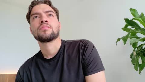 Snapshot of alextwunkk chatting on December 4, 2025, 8:39 pm Alex online show from December 4, 2025, 8:39 pm