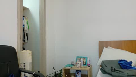 Snapshot of alextwunkk chatting on February 5, 2026, 6:29 am Alex online show from February 5, 2026, 6:29 am