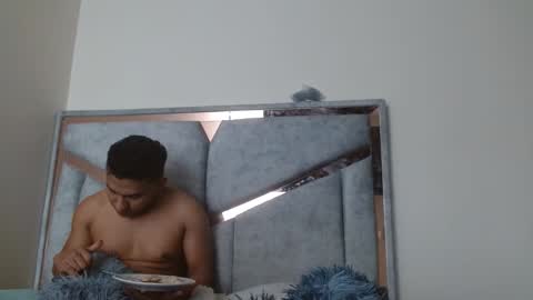 alex y luisa online show from November 10, 2025, 4:17 pm