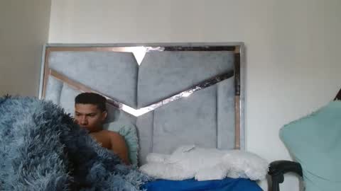 alex y luisa online show from April 15, 2026, 7:58 pm